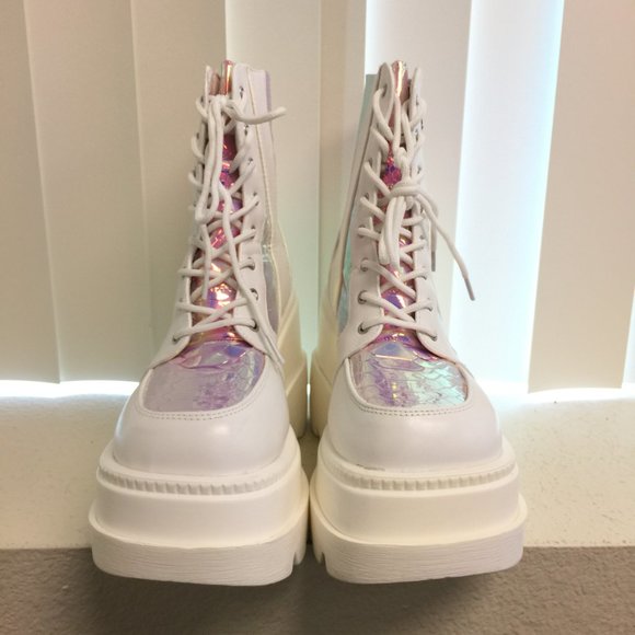 PRE LOVED Cape Robbin -Liquid Love Platforms Boots WHT/9- SH218 - Picture 2 of 10